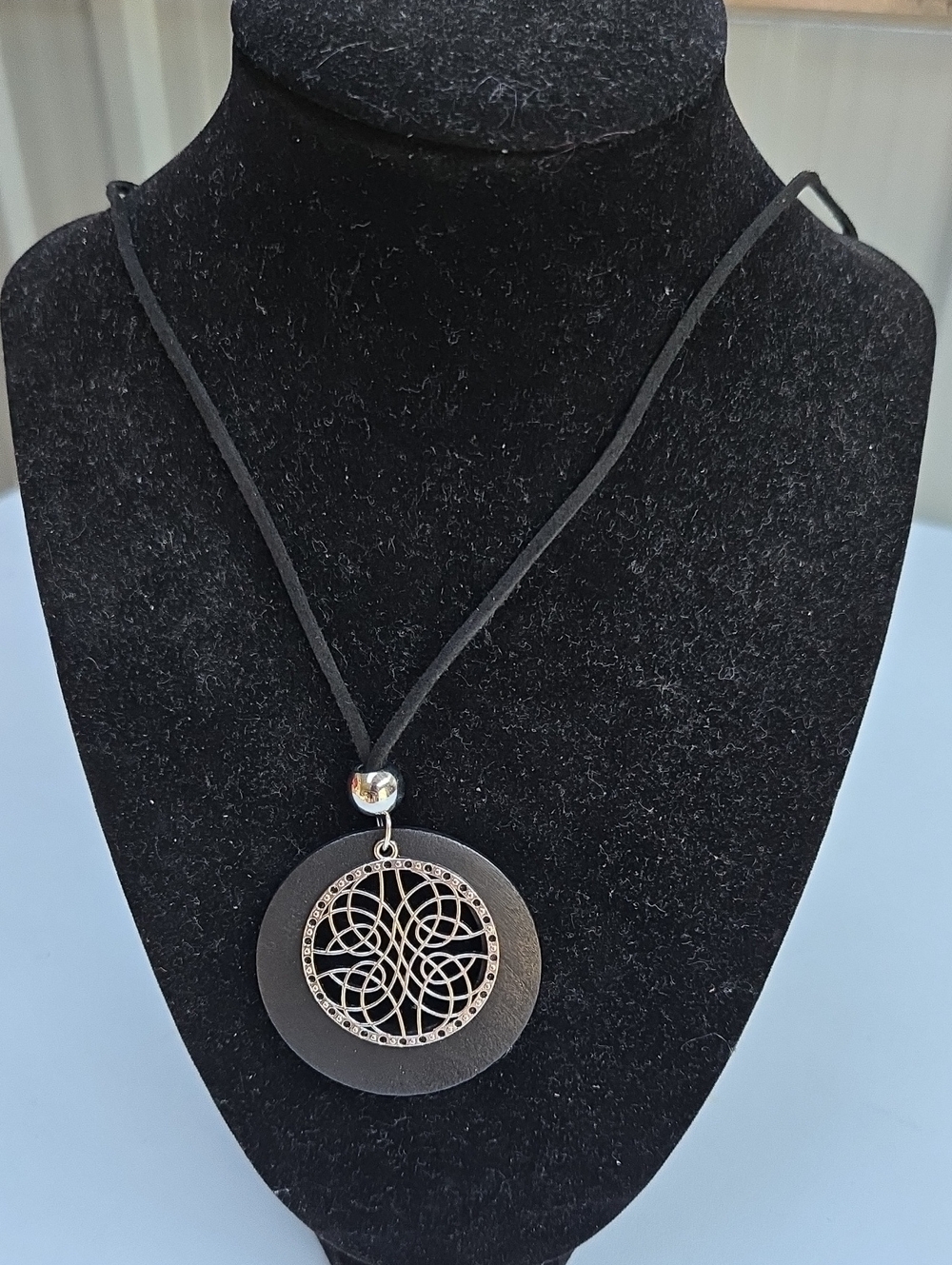 Pendant Necklace with Silver Filigree